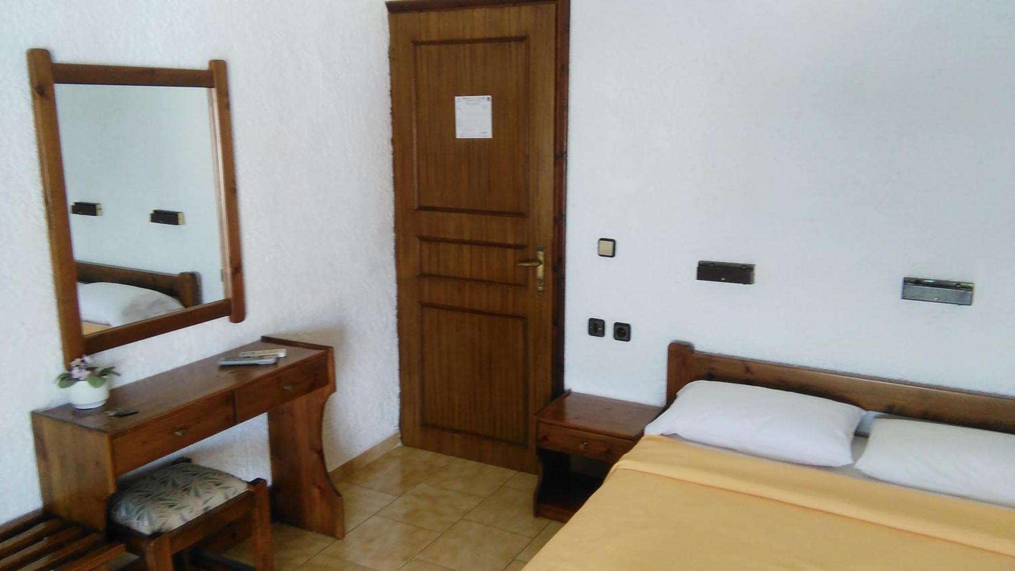 Hotel Lefkes Paralía Skotínis 객실 사진
