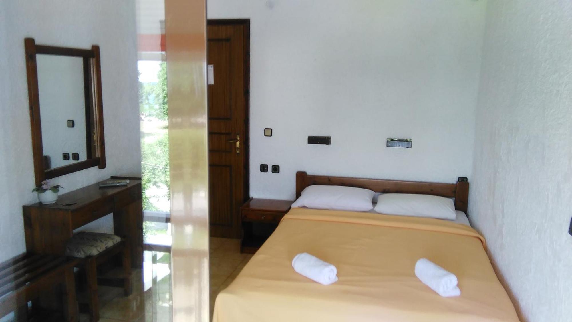 Hotel Lefkes Paralía Skotínis 객실 사진