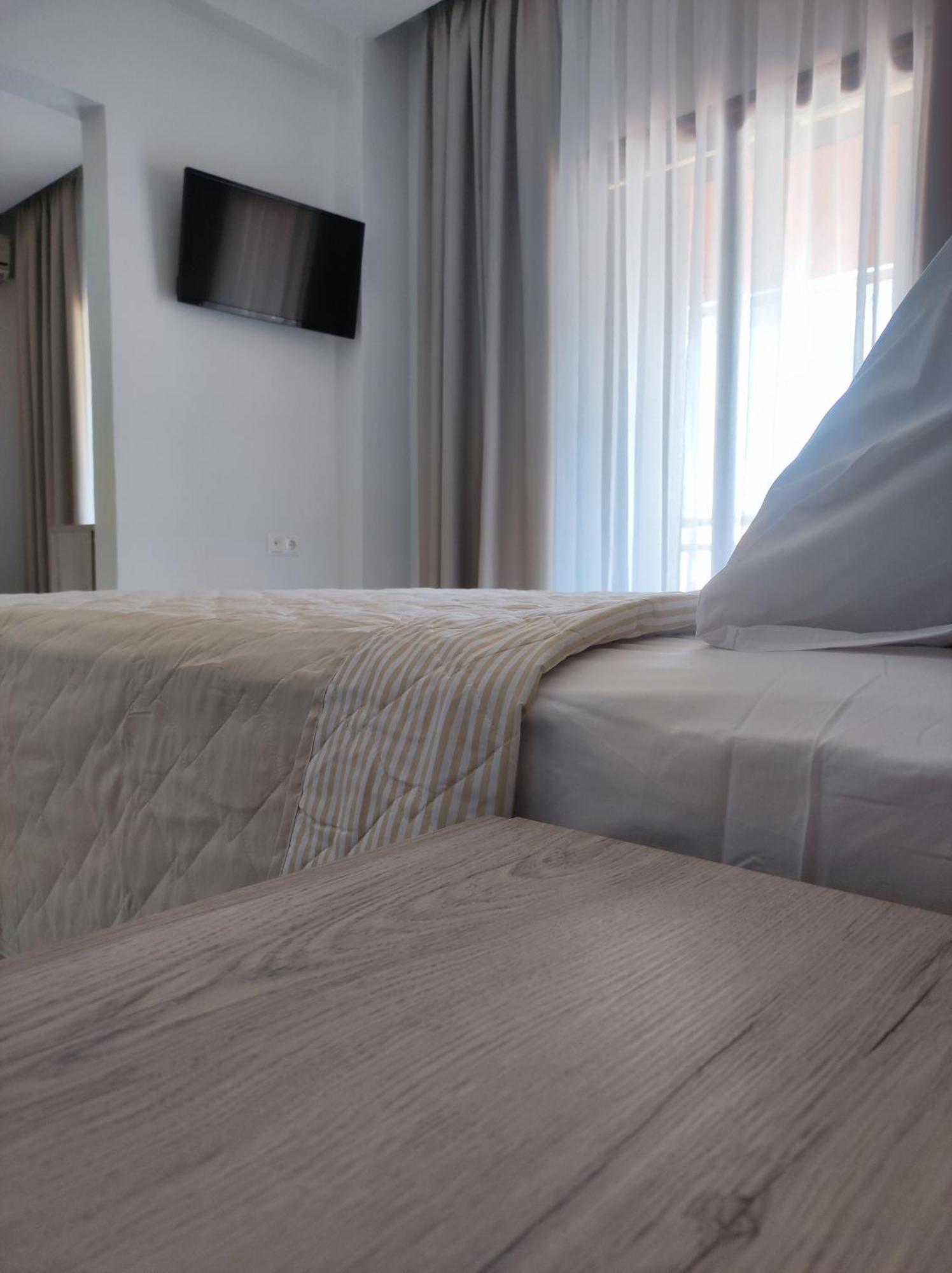 Hotel Lefkes Paralía Skotínis 객실 사진