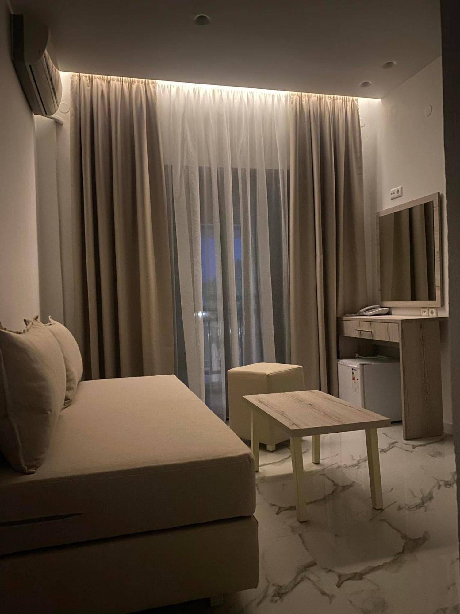 Hotel Lefkes Paralía Skotínis 객실 사진